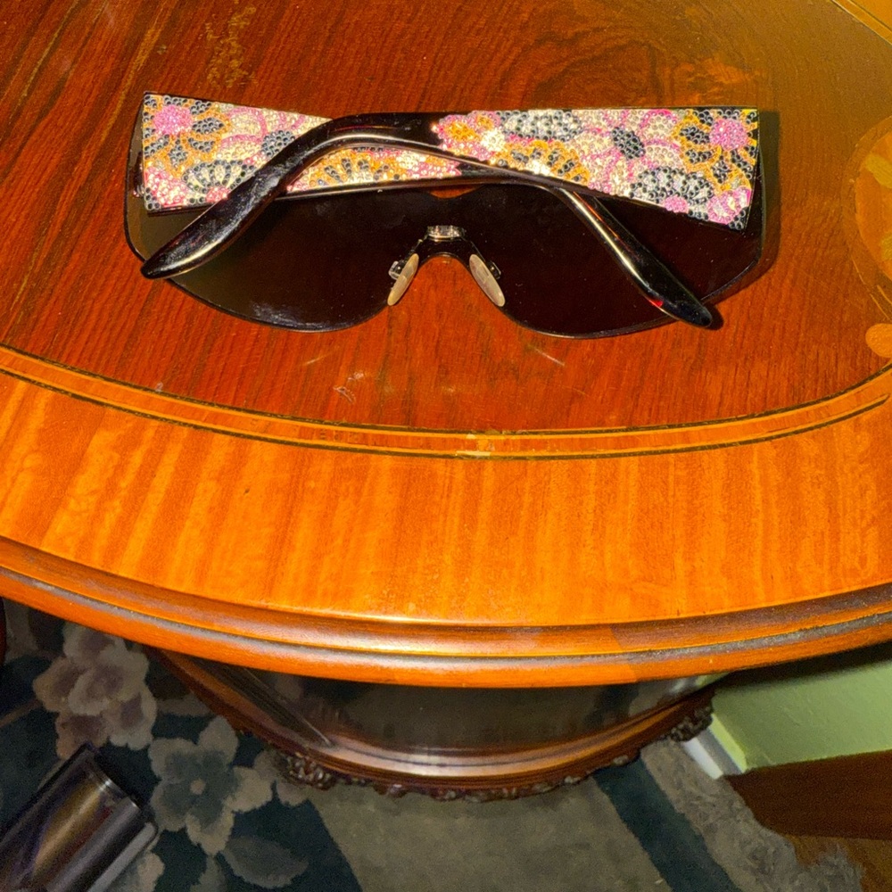 Judith Leiber rhinestone Crystal encrested flower look sunglasses 950$ Gorgeous